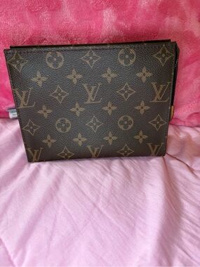 Louis Vuitton toiletry 19 cosmetic toiletry pouch bag